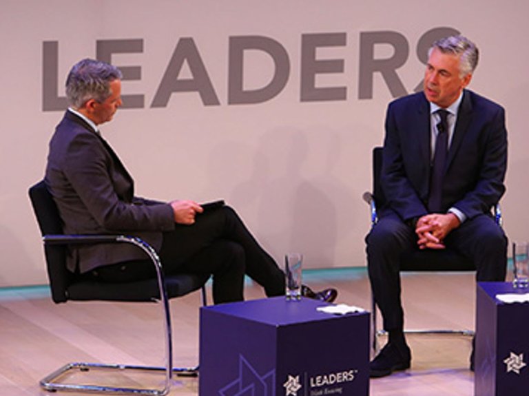 Samtale mellom tidligere sportsdirektør i Chelsea: Mike Forde og Carlo Ancelotti, daværende mangaer i Real Madrid.  