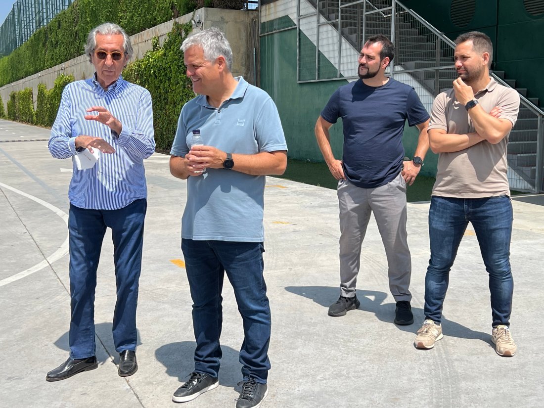 Paco Seirul·lo (t.v) i samtale med Albert Capellas. Til høyre er Gerard Trives og Marc Vinyals fra metodologiavdelingen.